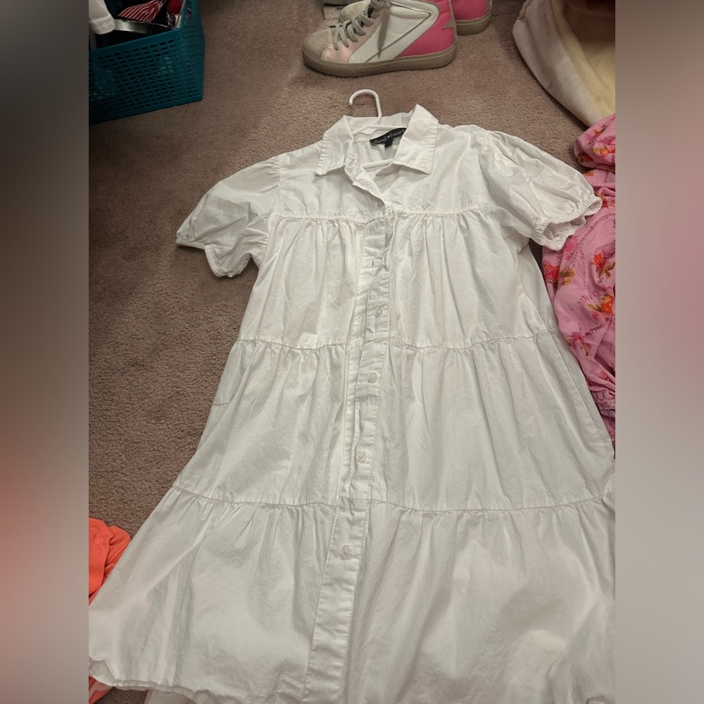 super cute white dress!